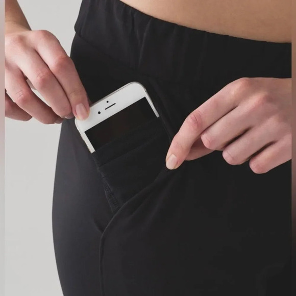 Lululemon On The Fly Pant *28" black pockets elastic waist + tie stretch ankle - Picture 7 of 9